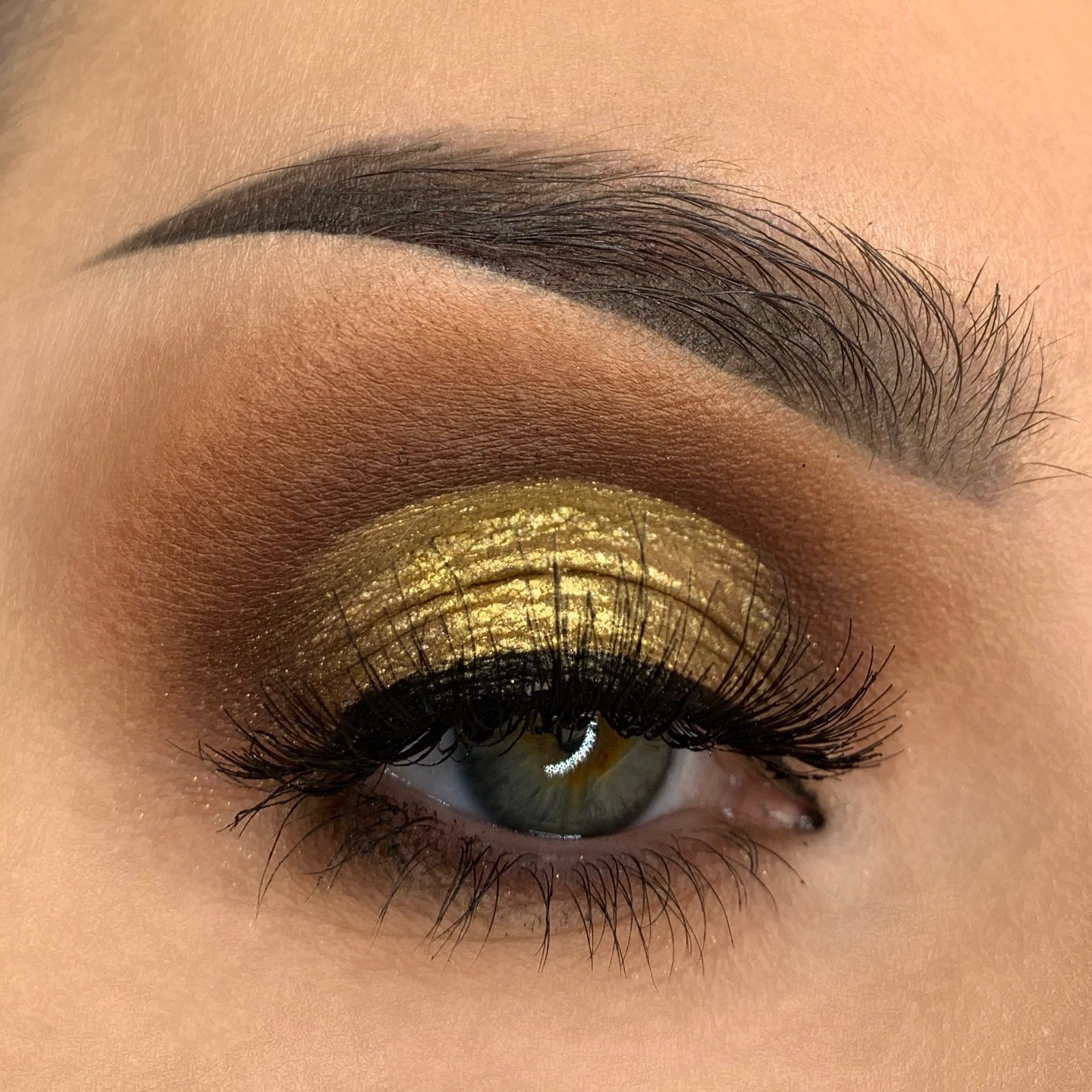 makeup golden  Golden eye makeup, Gold eye makeup, Eye makeup